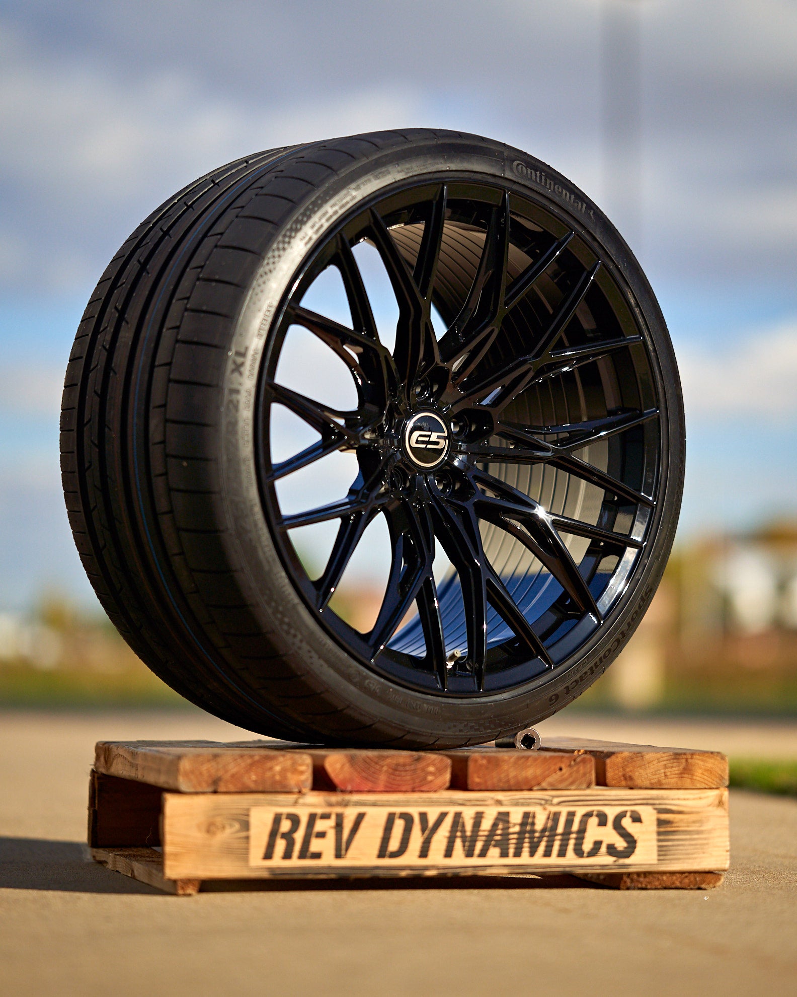 E5 Sebring Gloss Black Corvette C8 Wheel with Continental tire